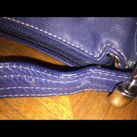 Tignanello’s Blue Genuine Leather Shoulder Bag - Picture 8 of 8
